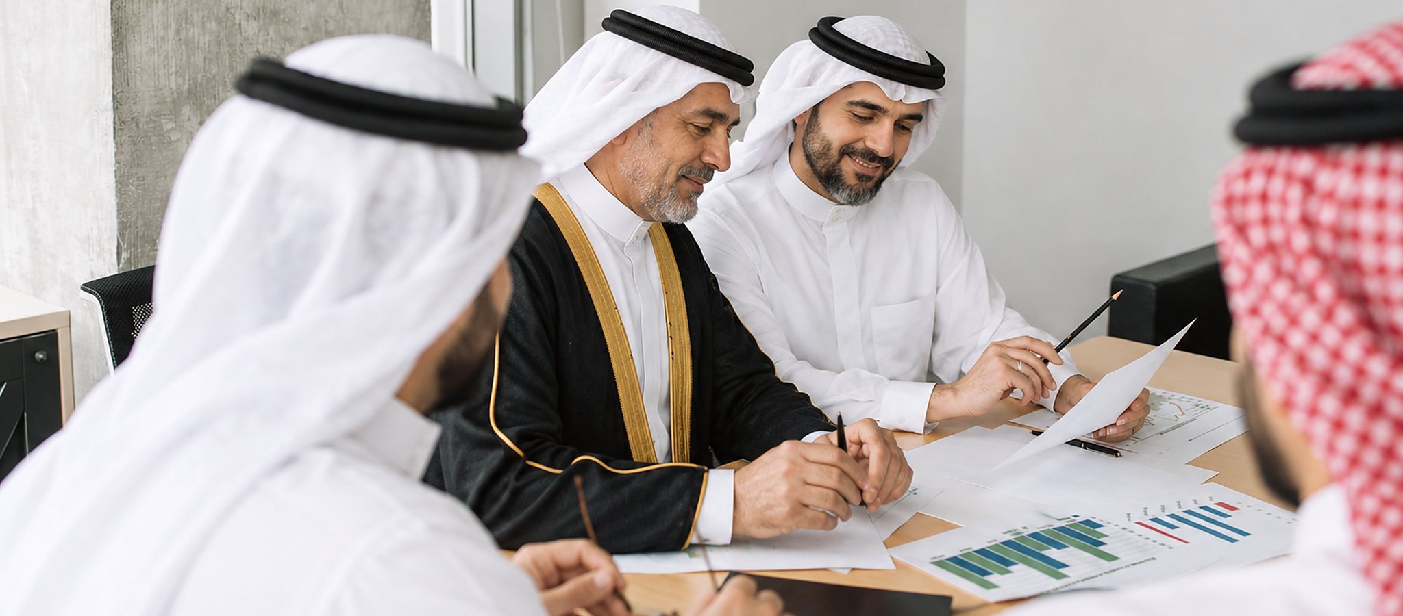 فريق مجموعة الشهري للمحاماة في اجتماع عمل
